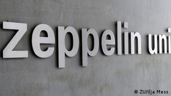 Na fotografiji je prikazan logo sveučilišta Zeppelin.
