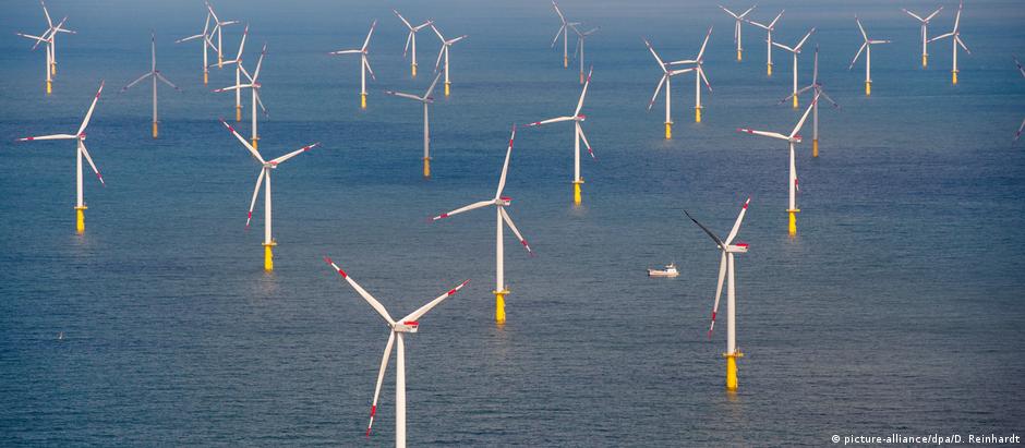 Parque eólico no Mar do Norte, a cerca de 30 quilômetros da ilha de Sylt, na Alemanha
