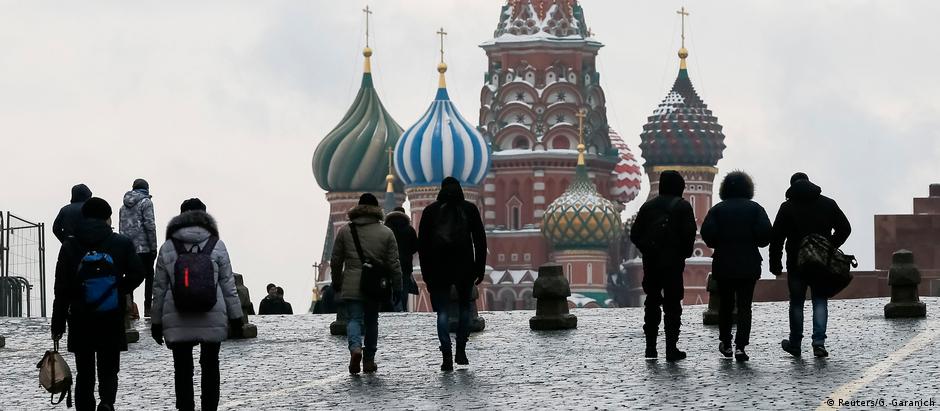 Estudantes que retornarem serão calorosamente acolhidosno país natal, diz Moscou