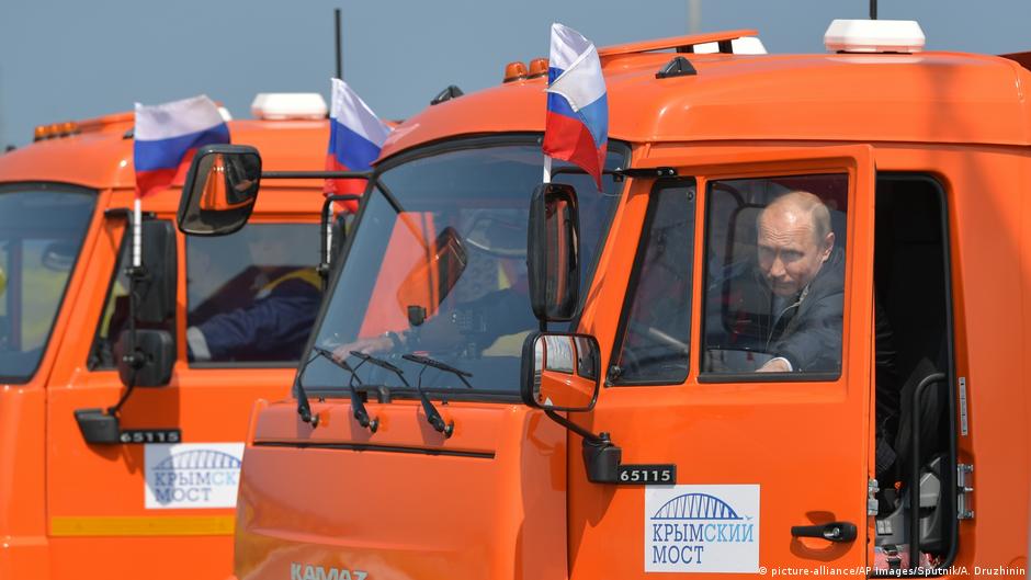 克里米亞大橋通車》無視西方國家譴責 普京霸氣開大卡車率隊剪彩