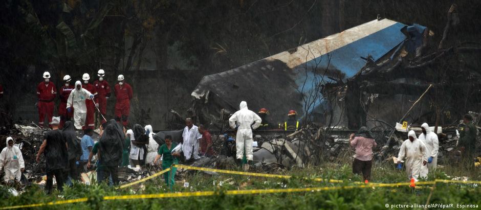Avião caiu logo após a decolagem no aeroporto internacional