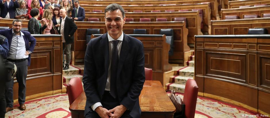  Sánchez se tornará o terceiro socialista a comandar o governo espanhol desde 1977. 