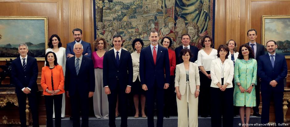Gabinete espanhol toma posse diante do rei Felipe 6° 