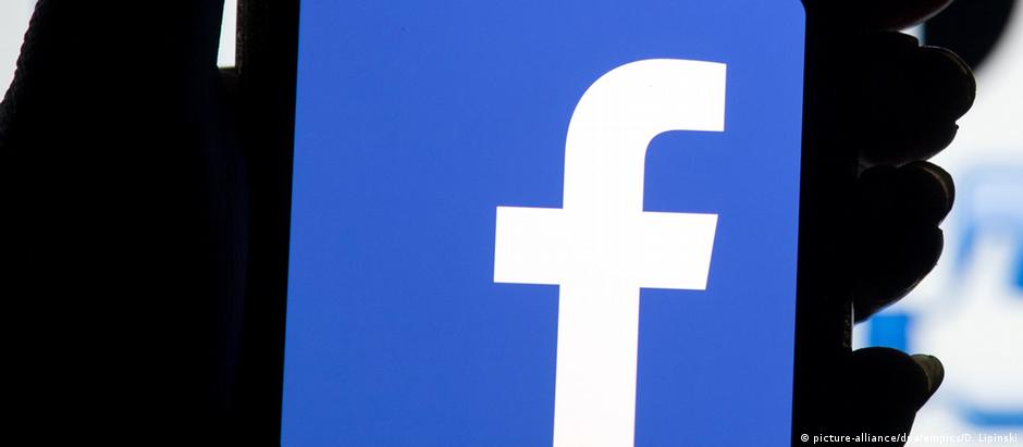 Em julho, o Facebook desativou uma "rede de desinformação" no Brasil destinada a divulgar notícias falsas