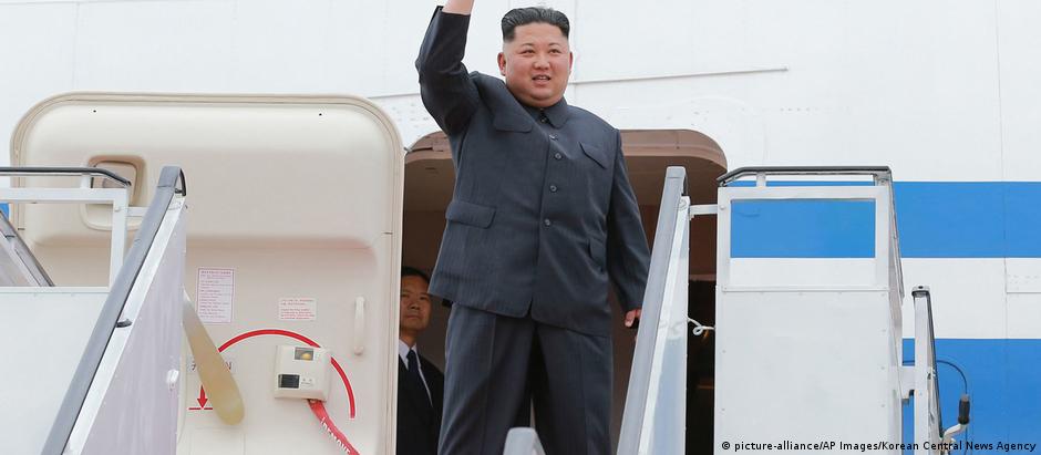 Kim Jong-un embarca em Pyongyang para reunião com Trump