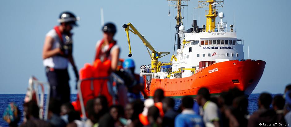 O Aquarius, que resgatou 629 pessoas de embarcações no Mediterrâneo, teve acesso negado aos portos italianos