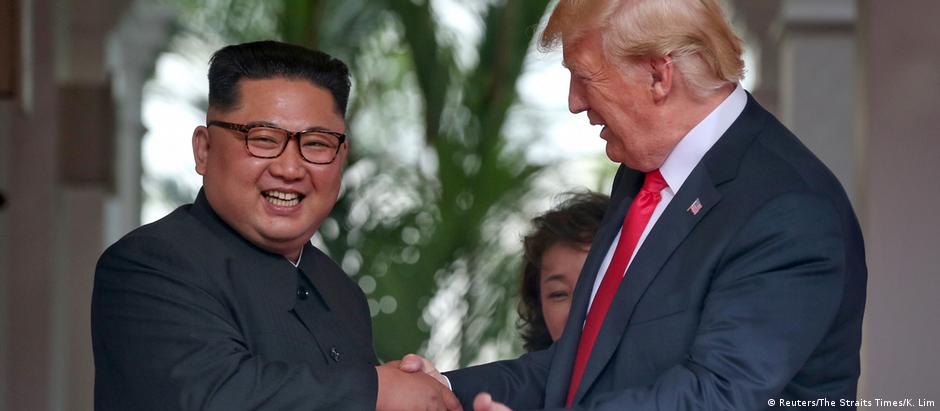 Sorrisos de líderes norte-coreano e americano em Cingapura