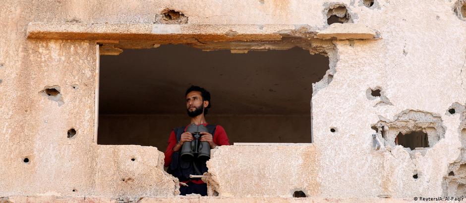 Combatente rebelde em Daraa, no sul da Síria