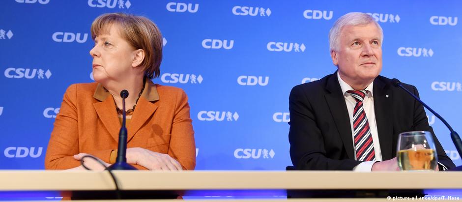 Merkel e Seehofer estão no centro da desavença que pode resultar no fim do atual governo alemão