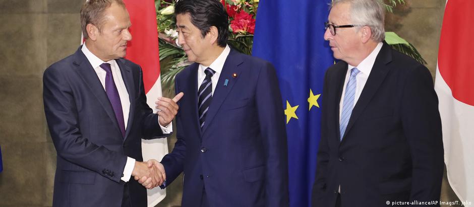 Tusk, Abe e Juncker: frente unida contra o protecionismo de Trump