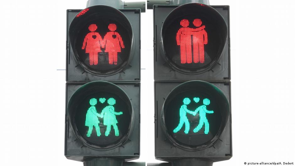 交通小綠人「心」戀曲，這座城市期待透過這項改變走上性別平等的大道！