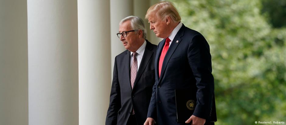 Presidente da Comissão Europeia, Jean-Claude Juncker, (esq.) e Donald Trump: ambos os lados se declaram vencedor