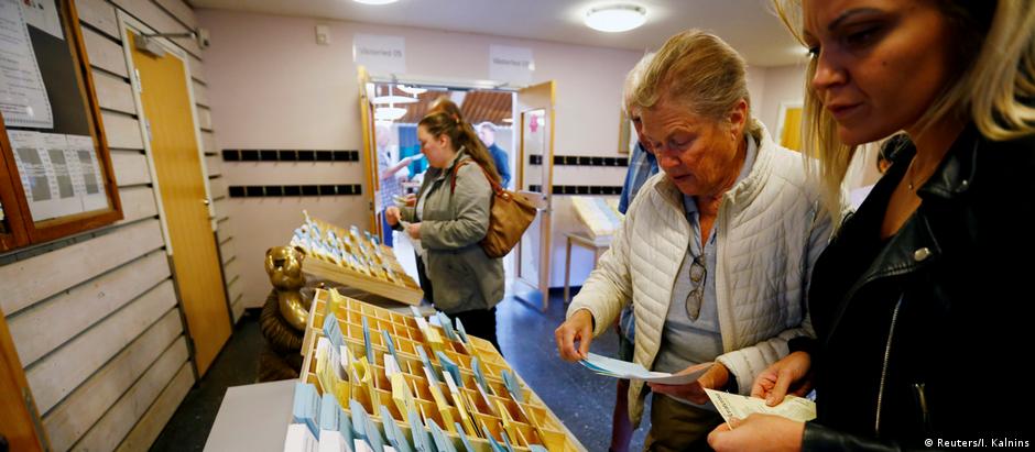 Local de votação em Estocolmo: eleitores escolhem nova composição do Parlamento
