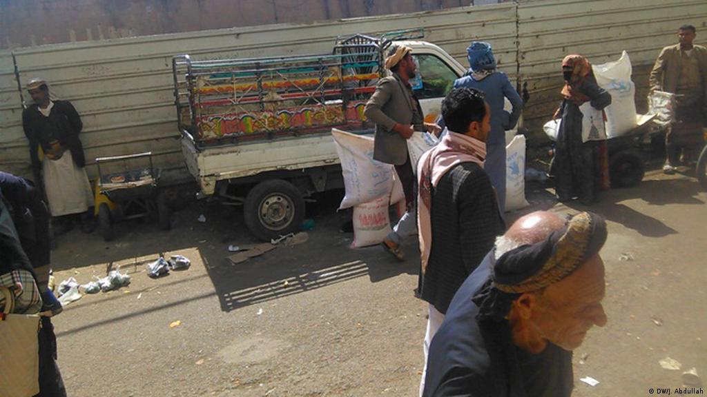 Jemen Sanaa Nahrungsmittelhilfe zum Verkauf (DW/J. Abdullah)